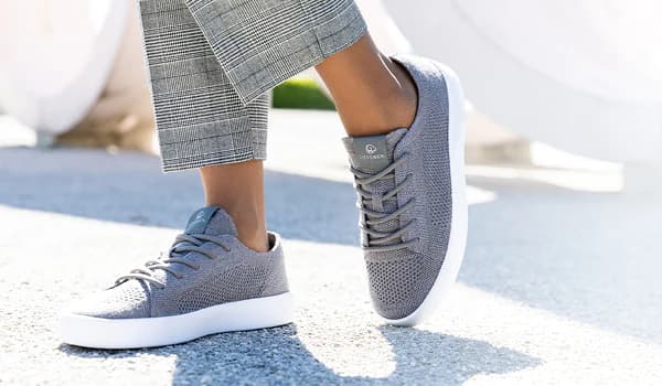 Finde die perfekten Sneaker für deine Kinder bei Sneaker4Kids! Stylisch und bequem – jetzt mit passenden Socken Mädchen für den ultimativen Look!