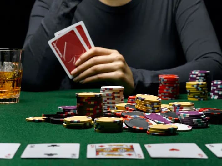 Wie Online Poker mit Echtgeld den Spielspaß erhöhen