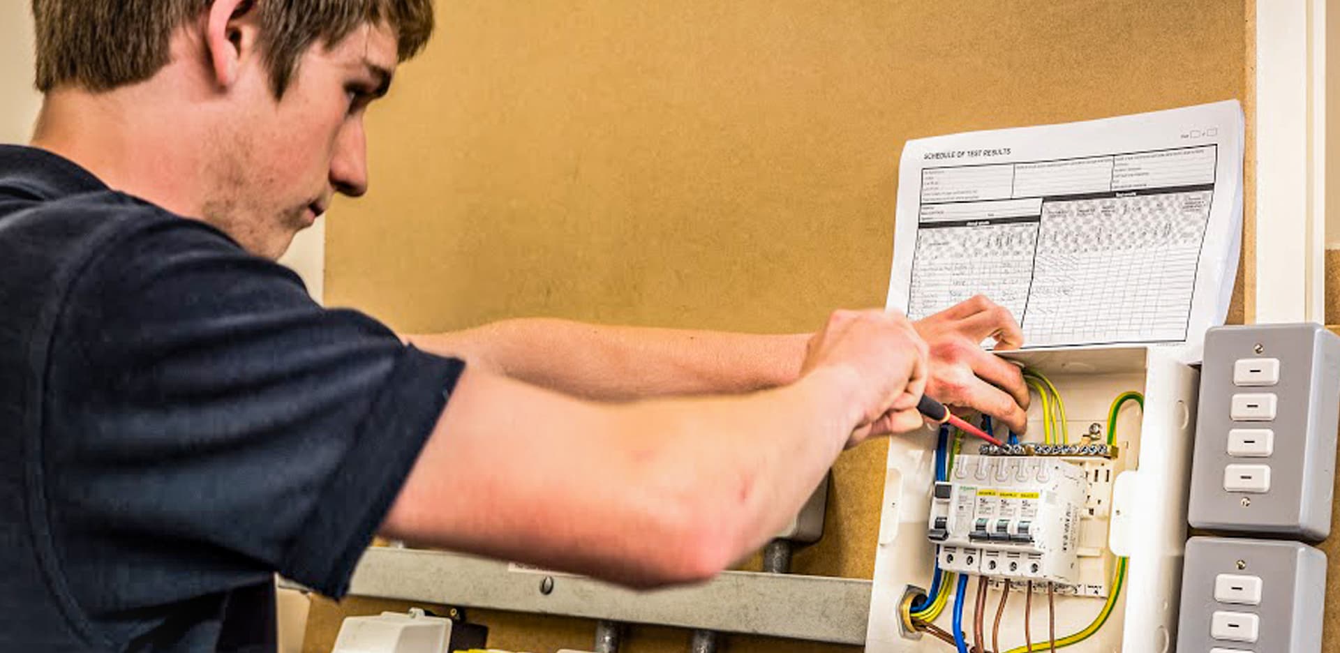 Rechtliche Konsequenzen bei unterlassener Prüfung ortsfester elektrischer Anlagen