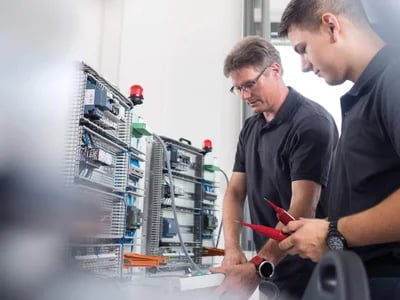 UVV Prüfung: Sicherheit und Gesetzeskonformität für Unternehmen:
