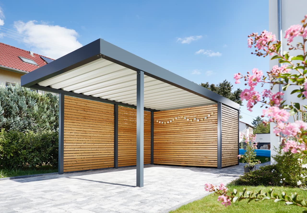 Terrassenüberdachung mit Markise: Flexibilität für jede Jahreszeit