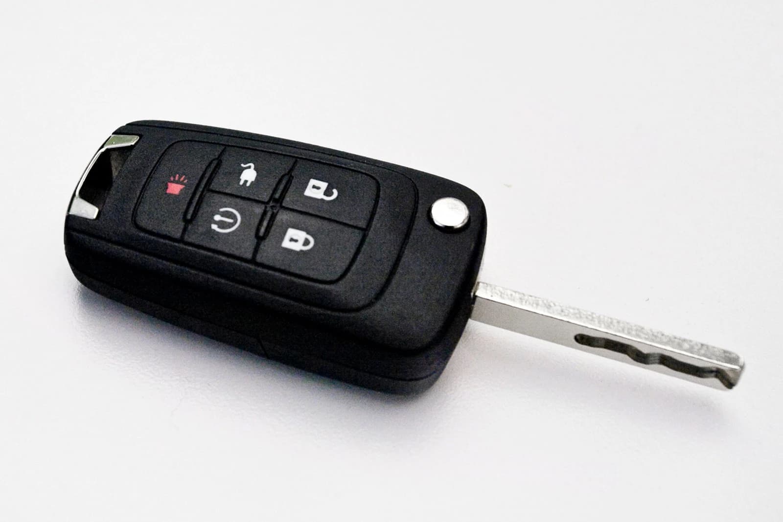 Bei Mr Key Ersatzschlüssel Auto auch nach Bild schneiden lassen